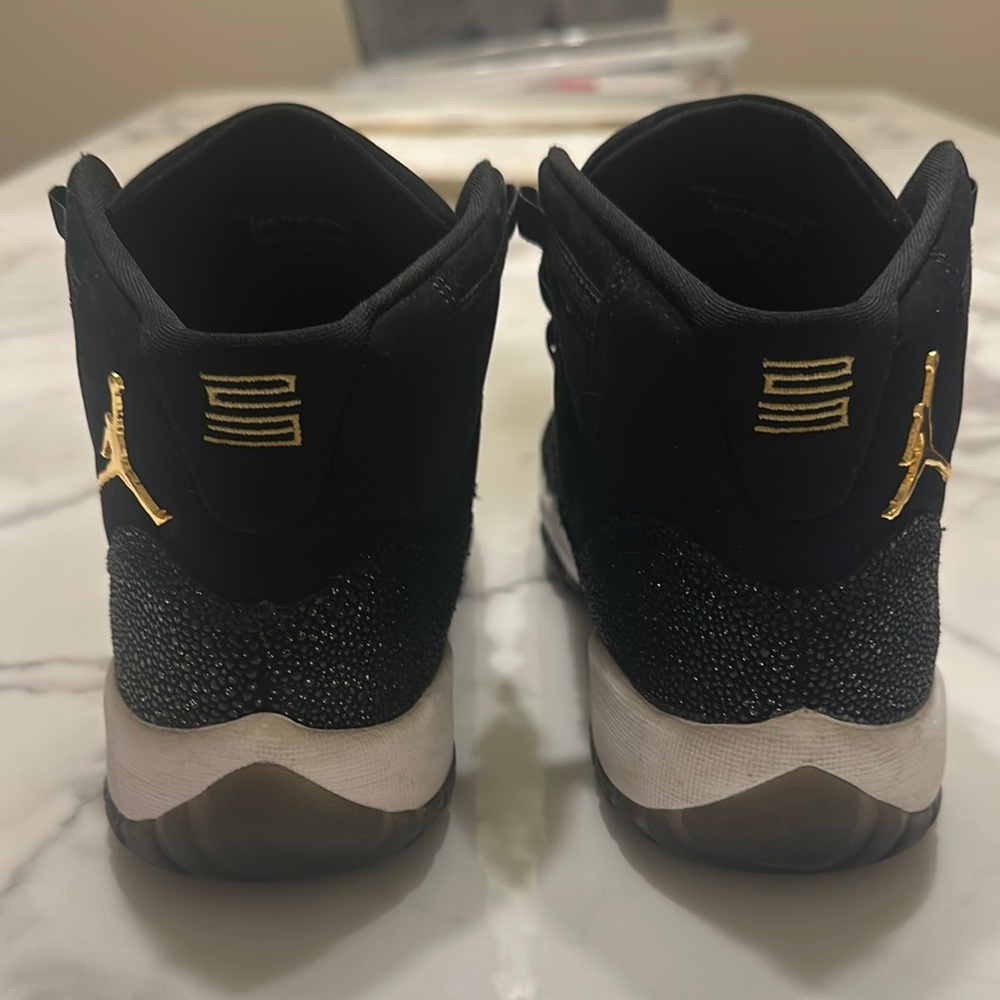 Jordan 11 RETRO HEIRESS BLACK STINGRAY (GS) Release date - 11/24/17 - Picture 3 of 15